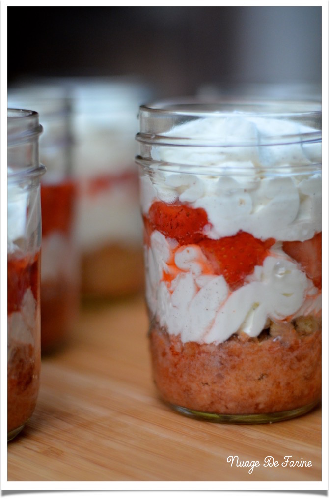 Dessert « in a jar »….  fraises et biscuits à la crème….
