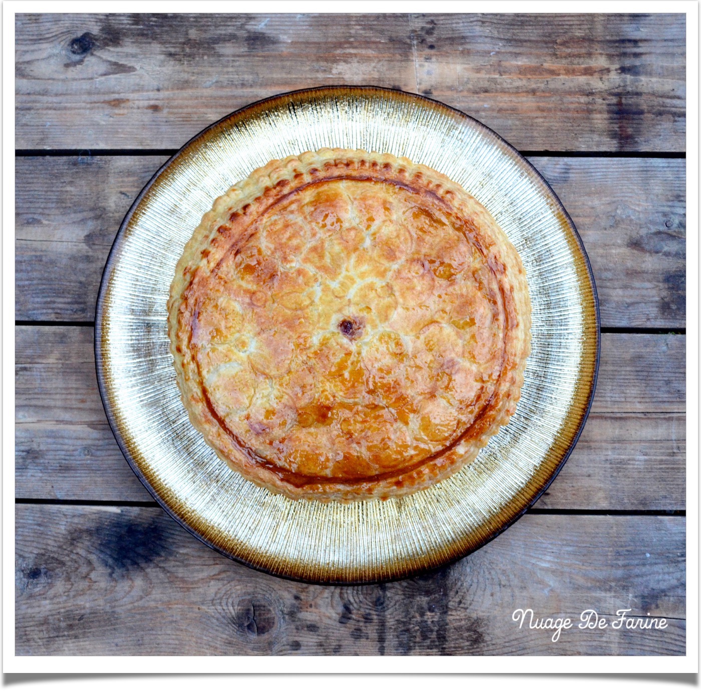 Galette des rois à la crème frangipane et aux griottes