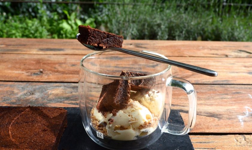 Gâteau au chocolat ultra fondant et moelleux avec sa glace vanille