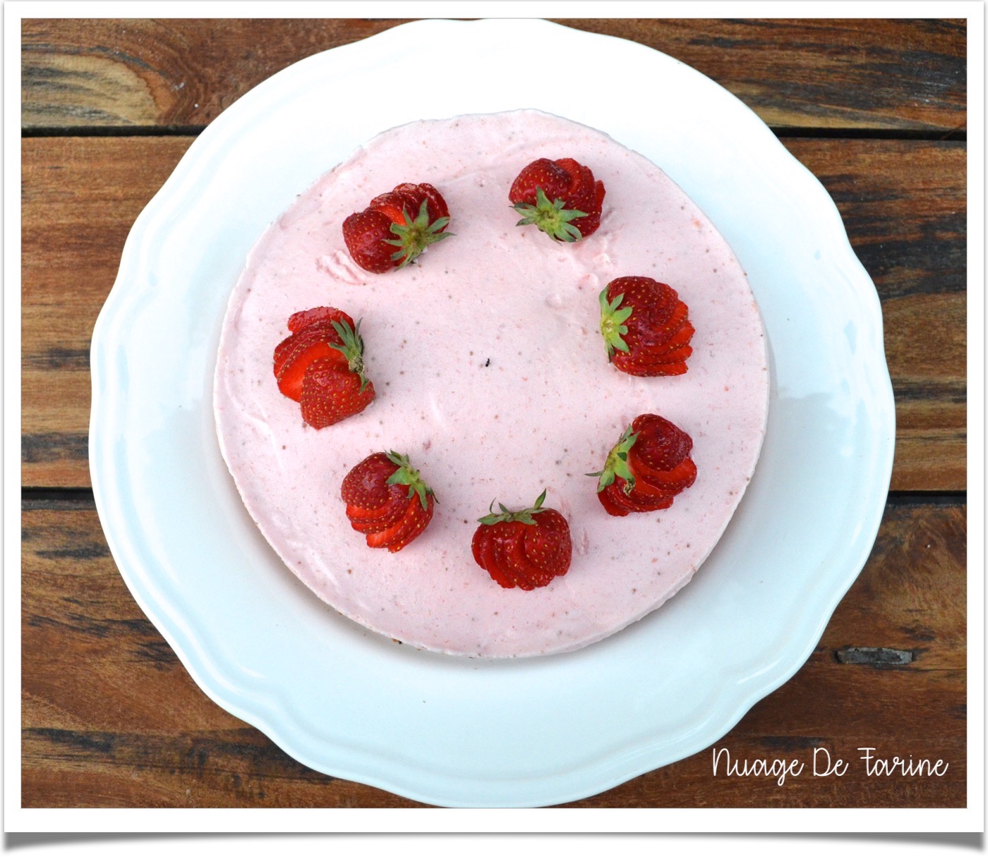 Gâteau nuage glacé à la mousse de fraises