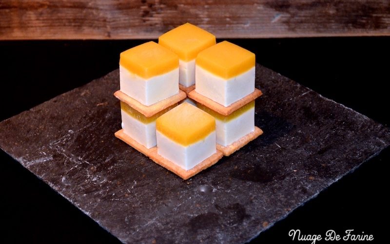 Petits cubes de panna cotta à la mangue