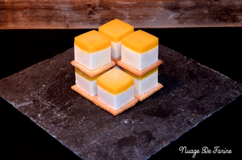 Petits cubes de panna cotta à la mangue