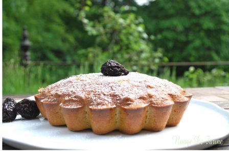 Gâteau aux pruneaux et à la farine de maïs