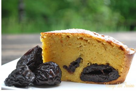 gâteau aux pruneaux et à la farine de maïs