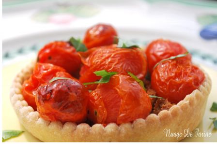 Tartelettes aux tomates cerise sur lit de moutarde et pain d’épices